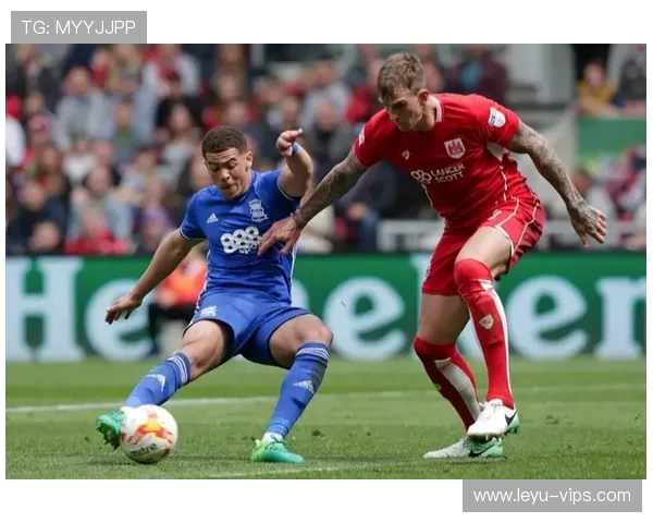 众多球队争夺胜利，比赛激烈异常，这场球赛的胜败关键是队员们的齐心协力