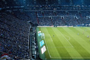 诺里奇积极尝试三前锋阵型调整，诺里奇足球