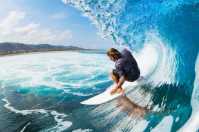 罗男子自由泳冲刺爆发惊艳泳池，男子自由泳运动员