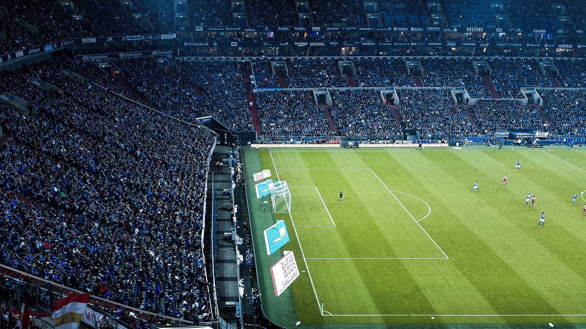 诺里奇积极尝试三前锋阵型调整，诺里奇足球