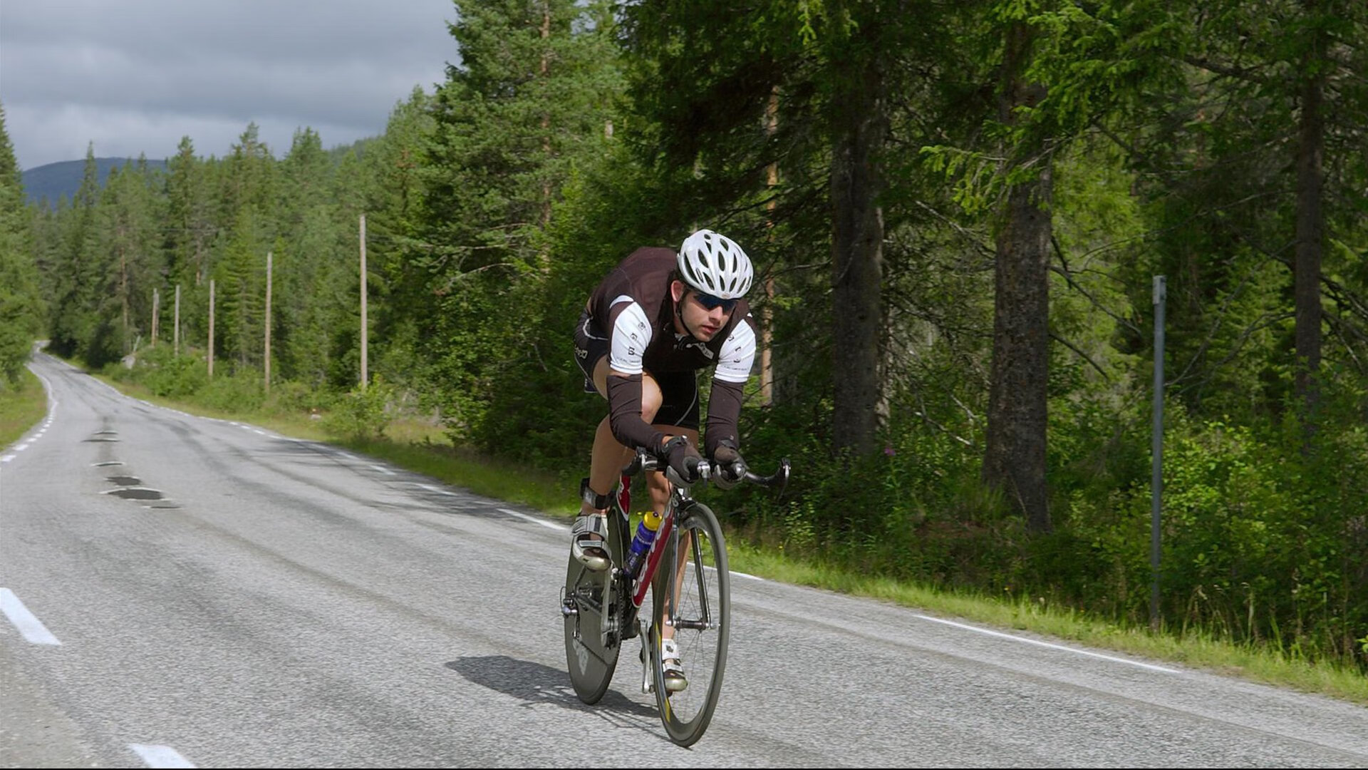 边路直传组合跑动频率与战术成功率的对比